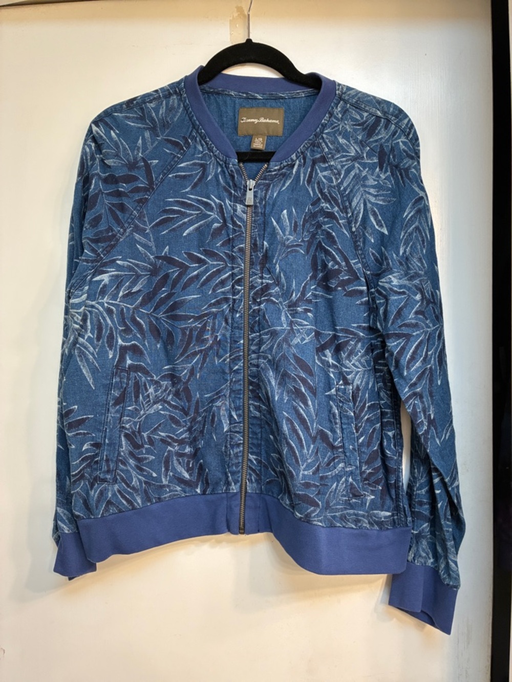 NWOT Tommy Bahama Navy and Light Blue Leaf-Print Linen Bomber